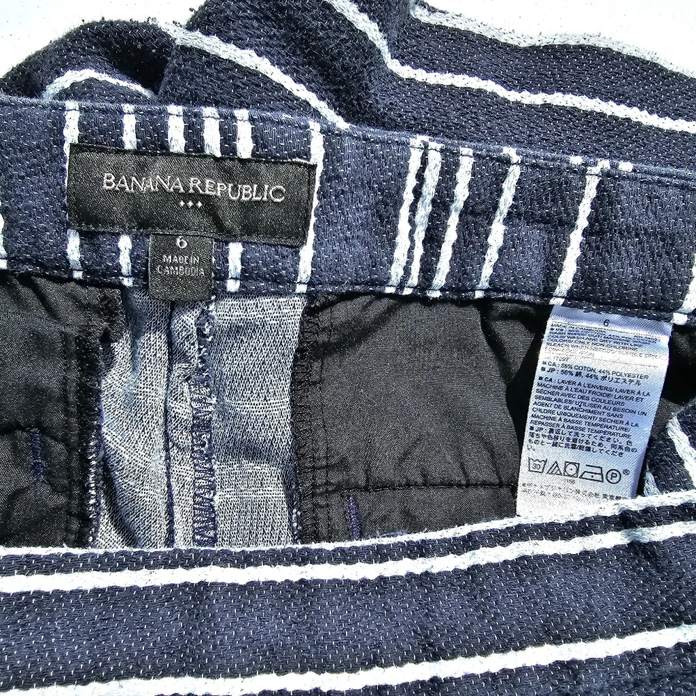BANANA REPUBLIC Shorts Blue and White Stripped Stretch size 6 - Picture 3 of 3